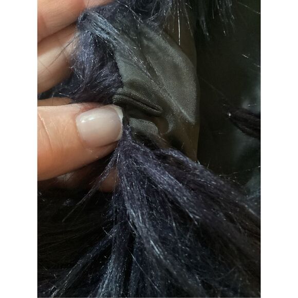 Romeo & Juliet Couture Faux Fur Vest Sz M Navy - Picture 4 of 7